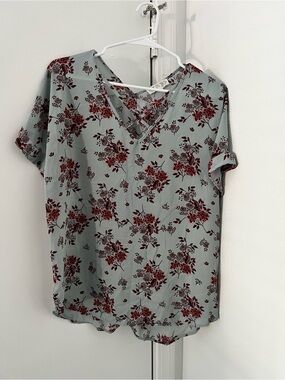 Women's Floral V-Neck Short Sleeve Blouse - blue with Burgundy Flowers